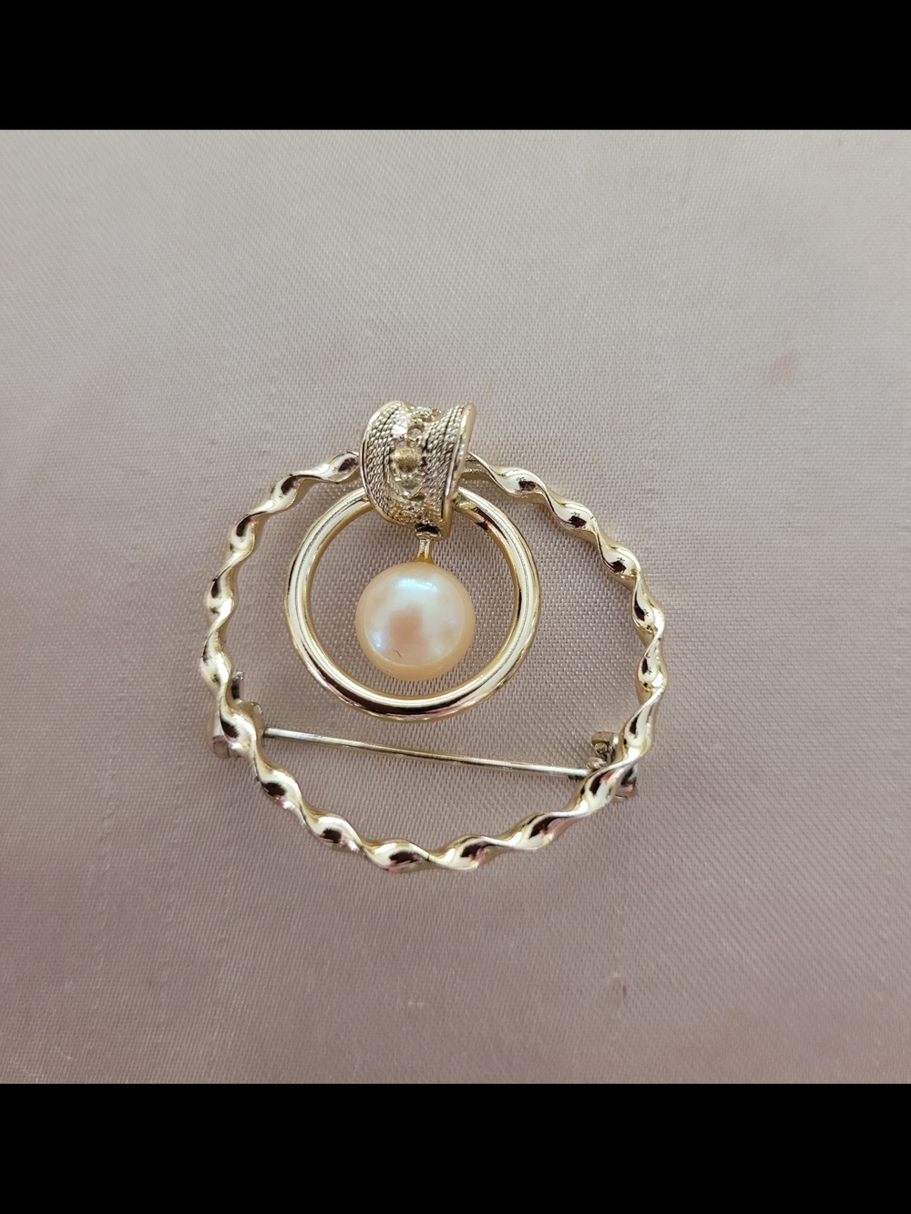 Vintage Gold Pearl Drop Circle Brooch Pin